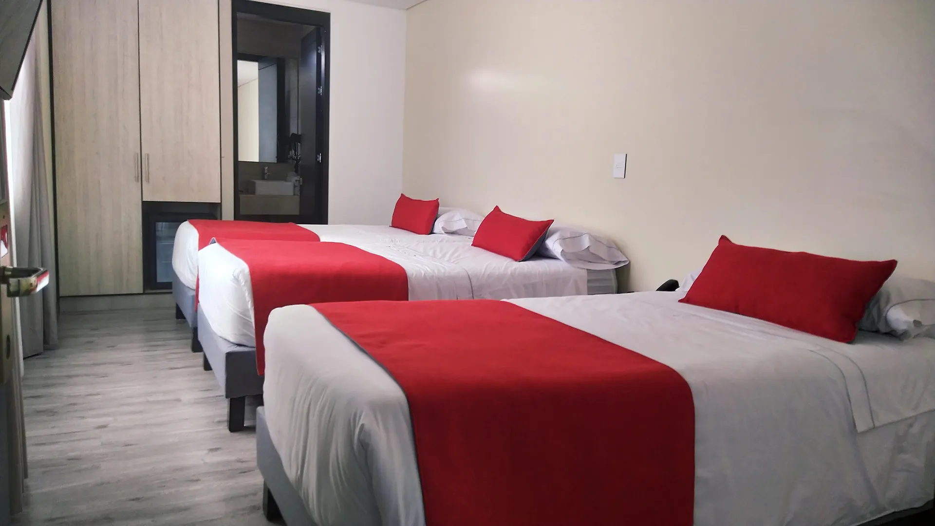 Hotel Wlh Silver Corferias Bogota