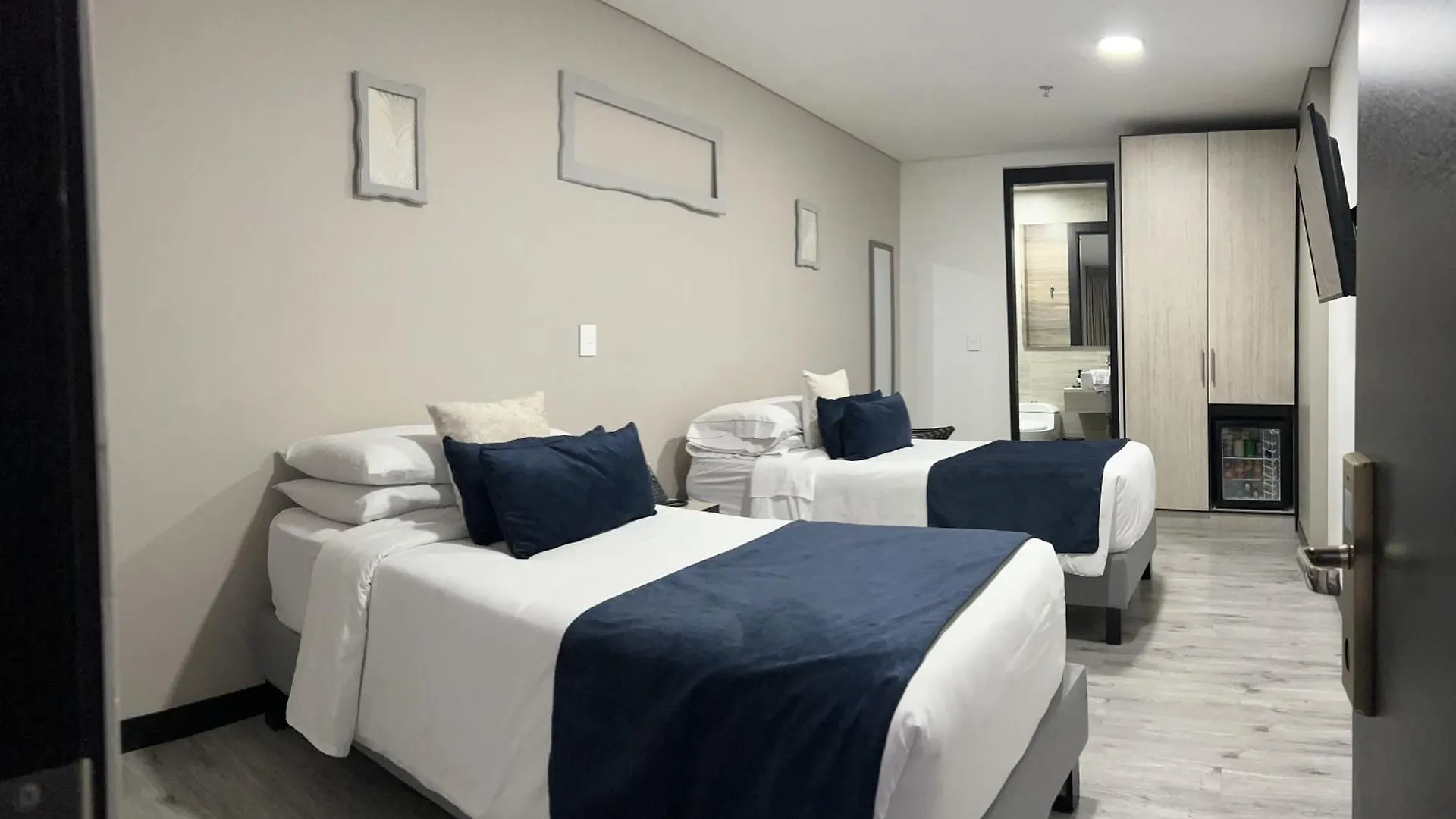 Hotel Wlh Silver Corferias Bogota
