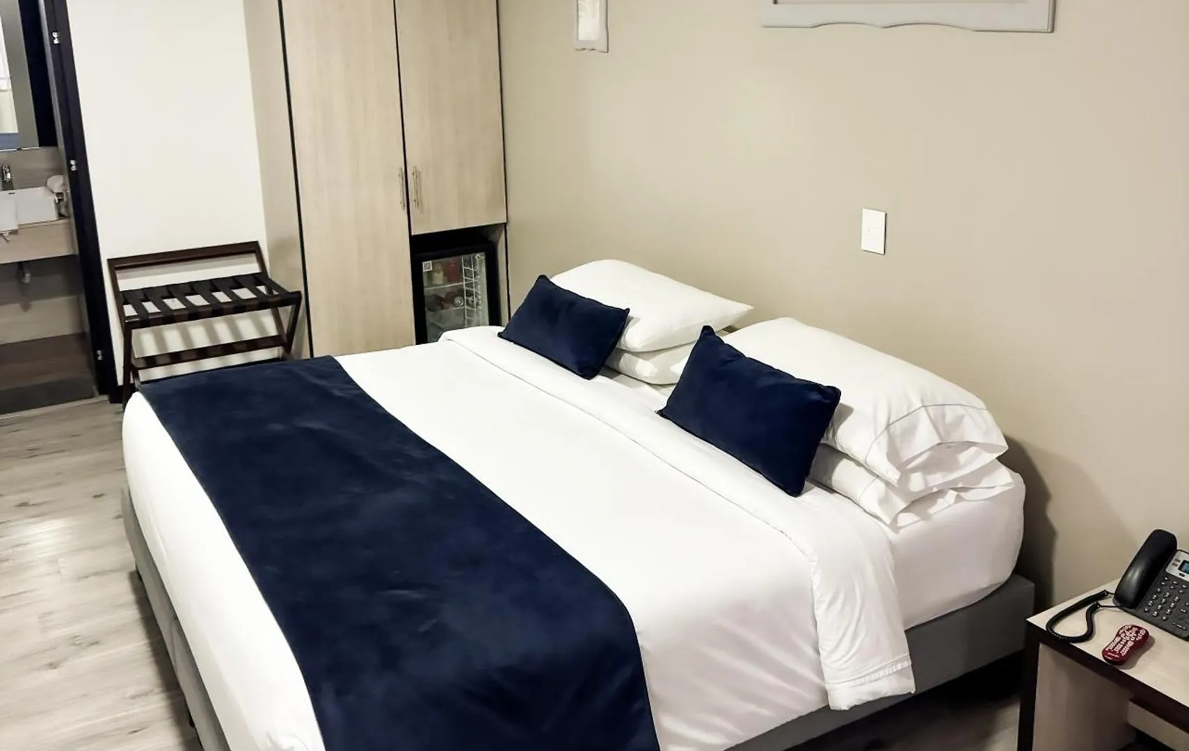 Hotel Wlh Silver Corferias Bogota Colombia