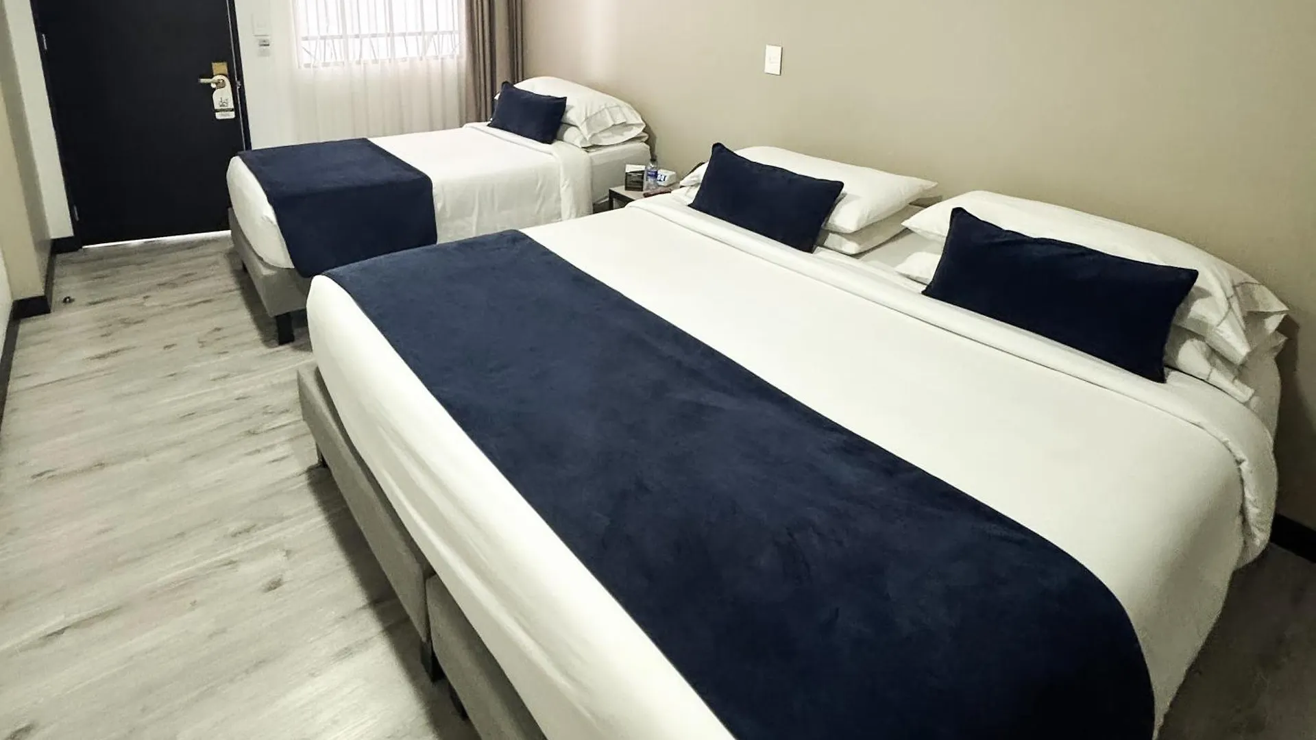 ***  Hotel Wlh Silver Corferias Bogota Colombia