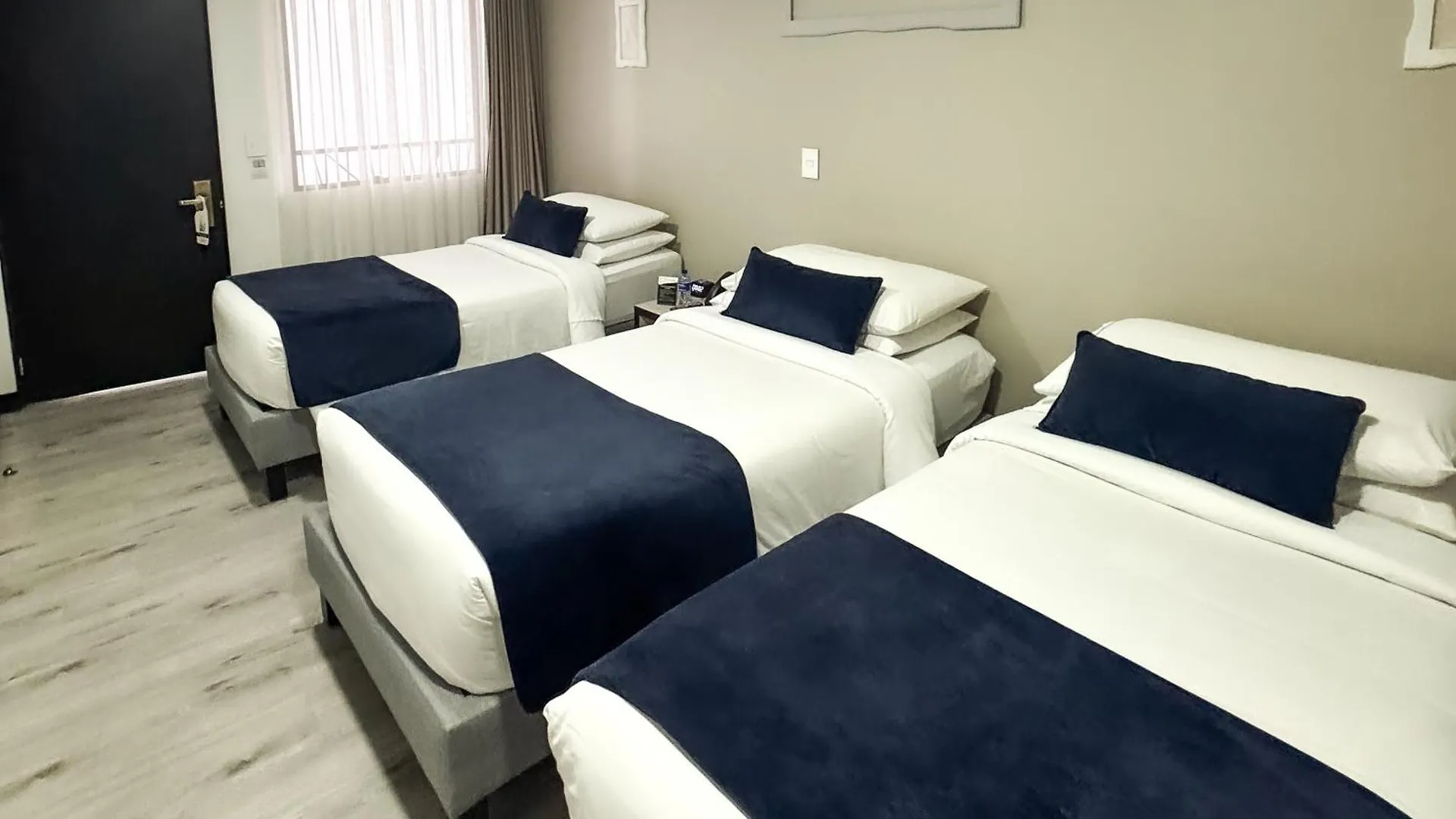 Hotel Wlh Silver Corferias Bogota