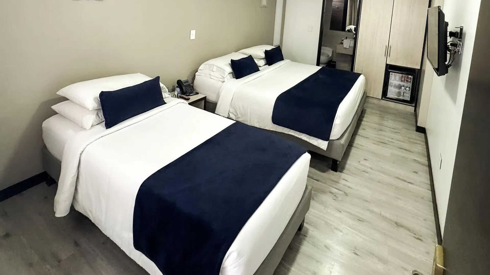 Hotel Wlh Silver Corferias Bogotá Colombia